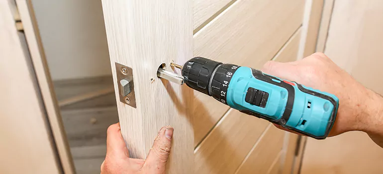 Old Door Knob Repair in Apopka, FL